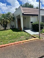 7411 Twin Sabal Dr in Hialeah, FL - Building Photo