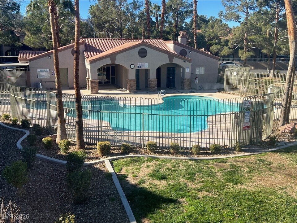 2111 Sealion Dr in Las Vegas, NV - Building Photo
