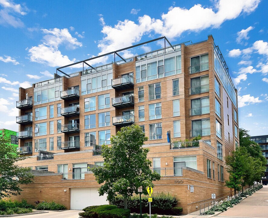 1720 Oak Ave in Evanston, IL - Building Photo