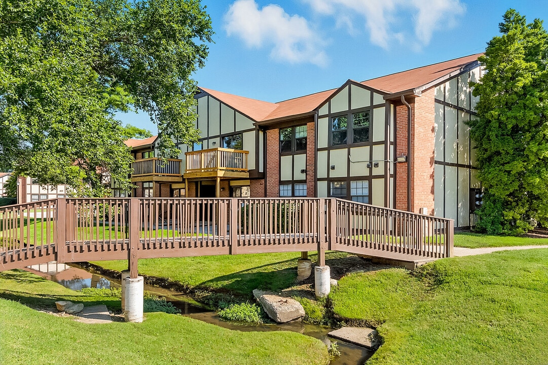 Devonshire Apartments in Louisville, KY - Foto de edificio