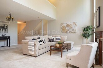 8947 Hilltop Manor Dr in Olivette, MO - Building Photo - Building Photo