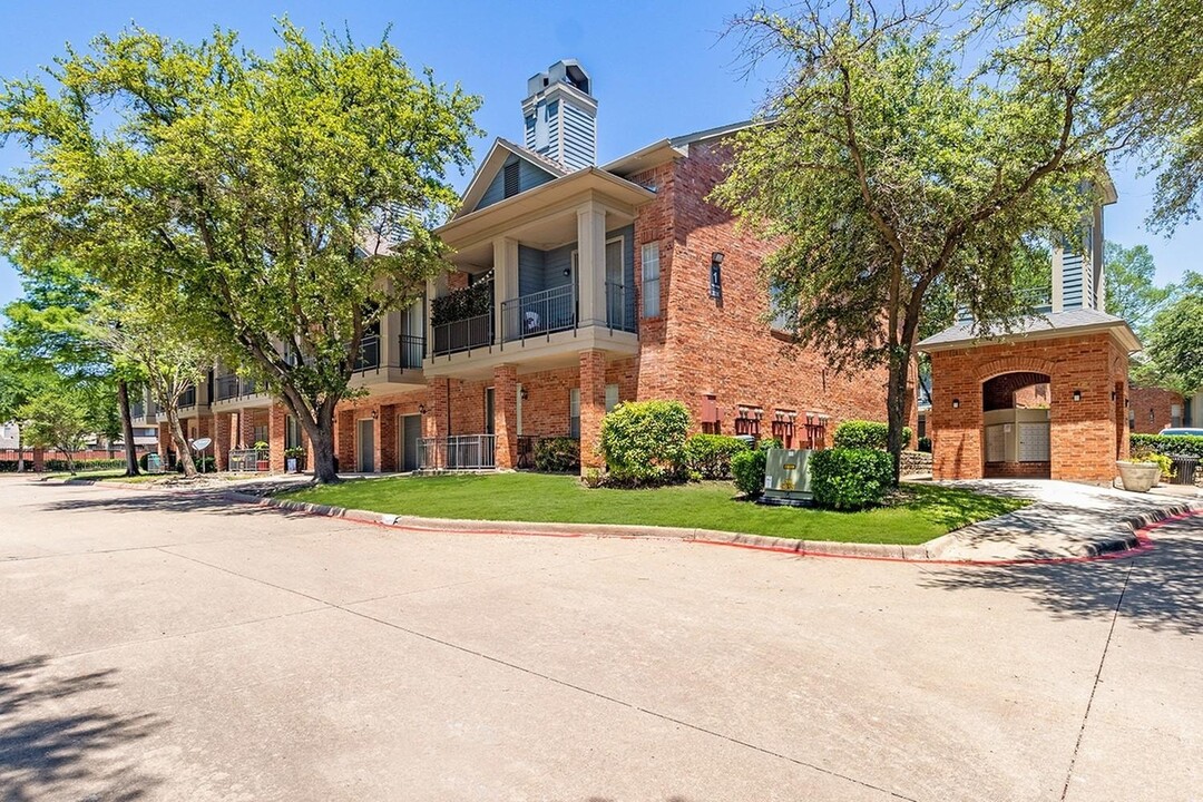 Retreat at Spring Park in Garland, TX - Building Photo