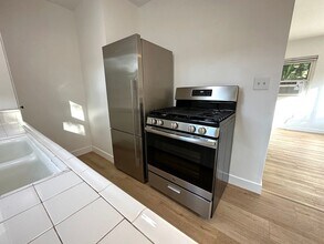 2139 Clinton St in Los Angeles, CA - Building Photo - Building Photo