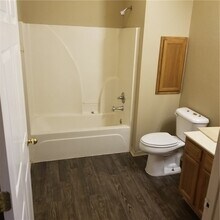 1994 Dos Laredos Ave in Springdale, AR - Foto de edificio - Building Photo