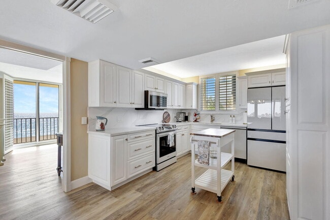 100 Ocean Trail Way in Jupiter, FL - Building Photo - Building Photo