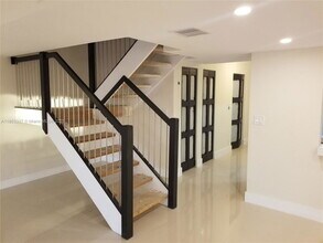 907 NE 27th Ave in Hallandale Beach, FL - Building Photo - Building Photo