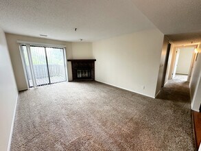 1370 Brook St in St. Charles, IL - Building Photo - Building Photo