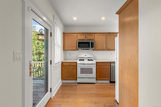 18 Wessels Pl in Greenwich, CT - Building Photo - Building Photo