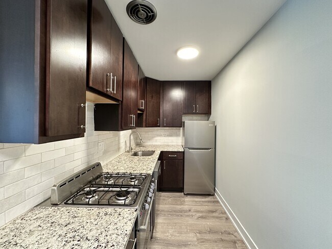 507 W Barry Ave, Unit K03J in Chicago, IL - Foto de edificio - Building Photo