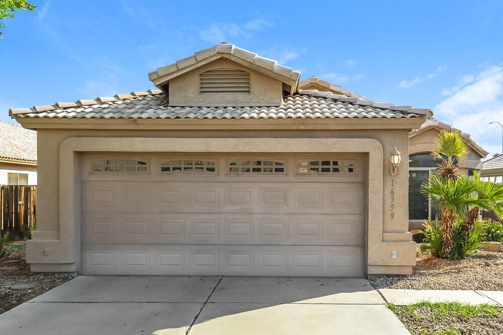 16359 N Oachs Dr in Surprise, AZ - Building Photo