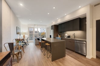 952 Johnson St in Victoria, BC - Building Photo - Building Photo