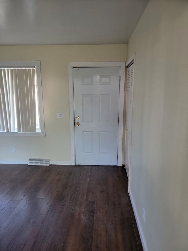 3232 S Auburn Dr in Saginaw, MI - Building Photo - Building Photo