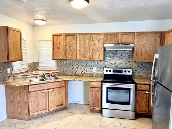 1310 Sutton Dr, Unit 1 in San Antonio, TX - Foto de edificio - Building Photo