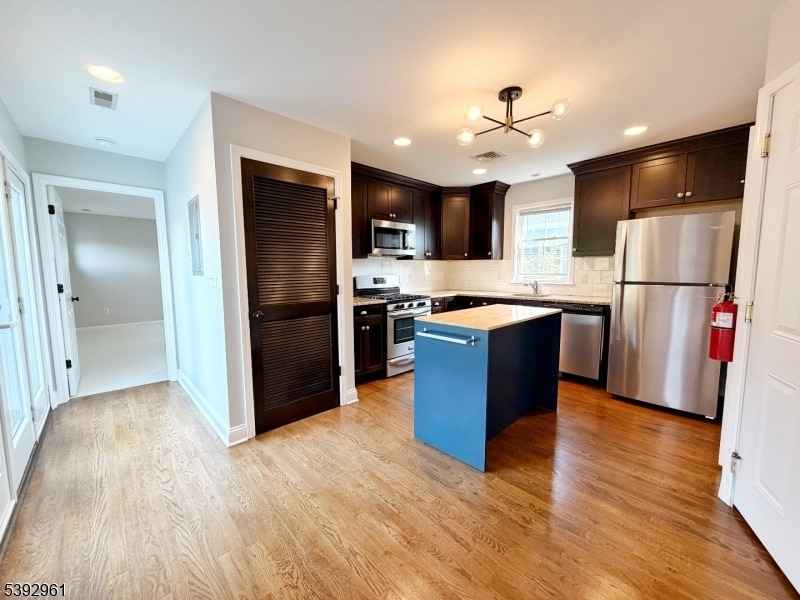 27 Phoenix Ave in Morristown, NJ - Building Photo