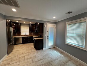28 Allen St in New Hyde Park, NY - Building Photo - Building Photo