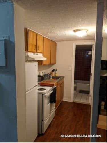 890 Huntington Ave, Unit B-1 in Boston, MA - Foto de edificio - Building Photo