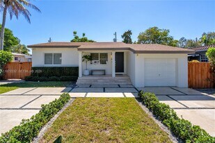 6376 SW 20th St in Miami, FL - Building Photo