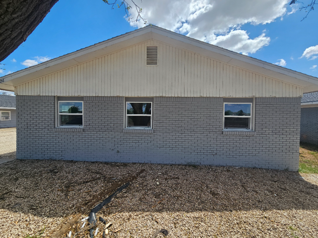 property at 1726 E Dartmouth St
