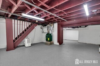 13 Smiths Ln in East Brunswick, NJ - Building Photo - Building Photo