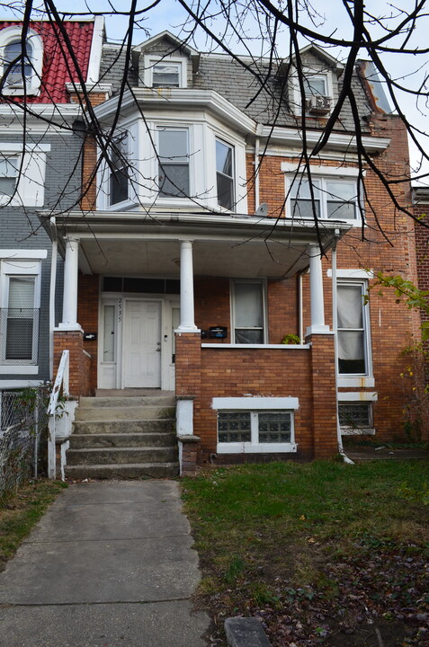 2535 Brookfield Ave in Baltimore, MD - Building Photo