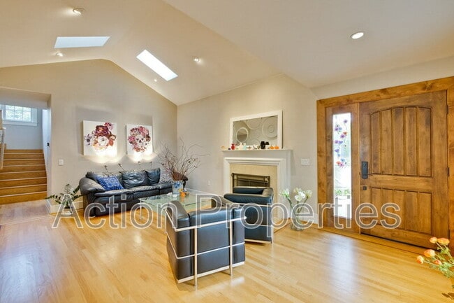 714 Greer Rd in Palo Alto, CA - Building Photo - Building Photo