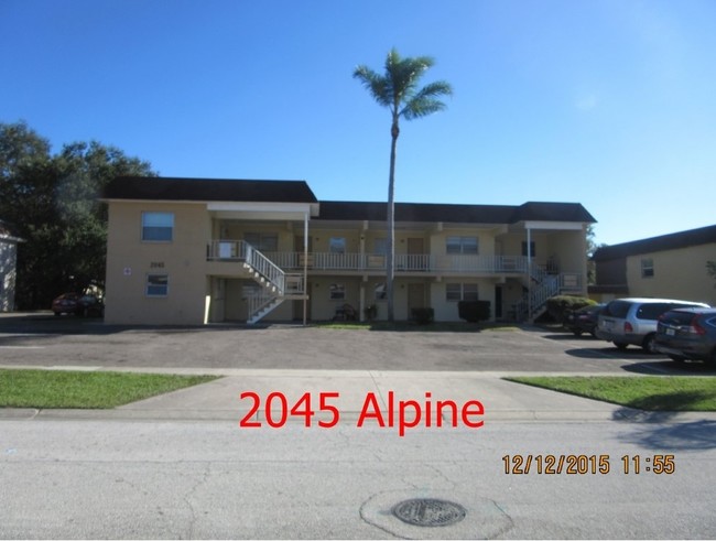 2045 Alpine Rd in Clearwater, FL - Building Photo - Building Photo