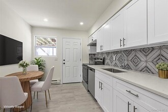 153 Vernon Valley Rd in East Northport, NY - Building Photo - Building Photo