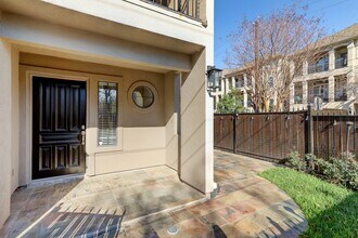 5502 Blossom St in Houston, TX - Building Photo - Building Photo