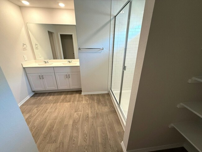 property at 211 Wirecrested Dr