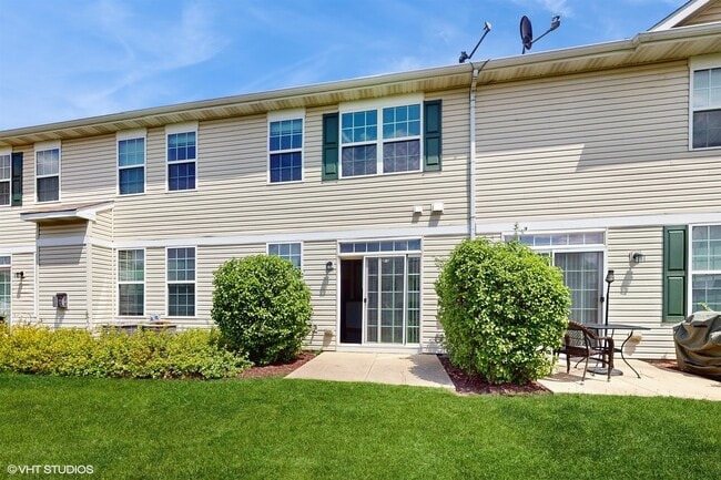 1026 Turin Dr in Hampshire, IL - Building Photo - Building Photo