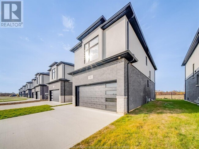 93 Eagle St in Leamington, ON - Building Photo - Building Photo