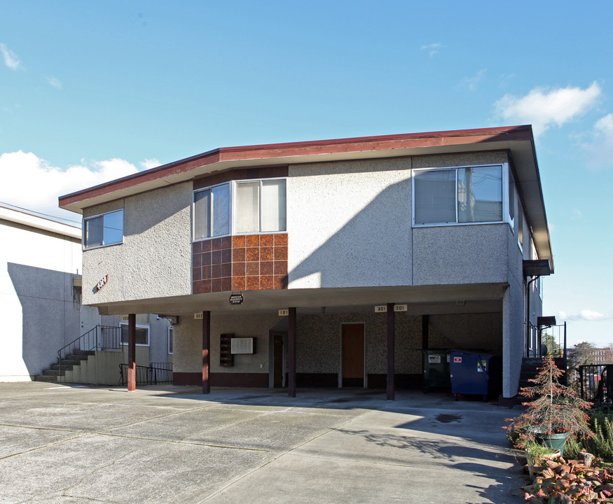 5-Unit Apartment in Seattle, WA - Building Photo