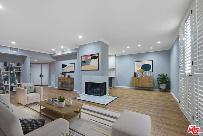 930 N Wetherly Dr in West Hollywood, CA - Building Photo - Building Photo