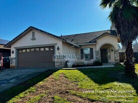 1755 El Camino Verde Dr in Lincoln, CA - Building Photo