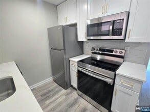 105 State St, Unit 2H in Hackensack, NJ - Building Photo - Building Photo