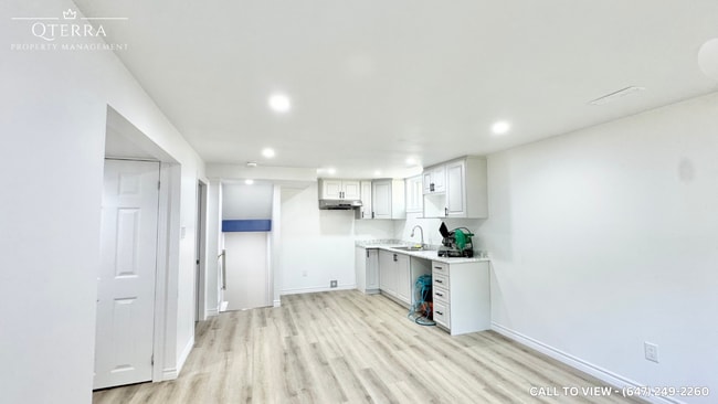 12 Belton Dr in Kitchener, ON - Building Photo - Building Photo