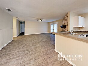 827 Thornedike Dr in San Antonio, TX - Building Photo - Building Photo