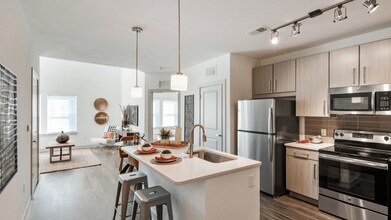 Grady Square in Tampa, FL - Building Photo - Building Photo