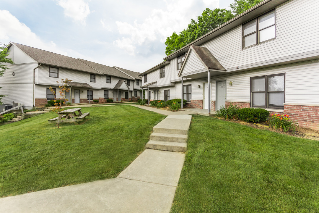 Hoosier Court Apartments in Bloomington, IN - Foto de edificio