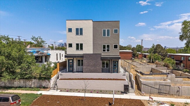 property at 1372 Lowell Blvd