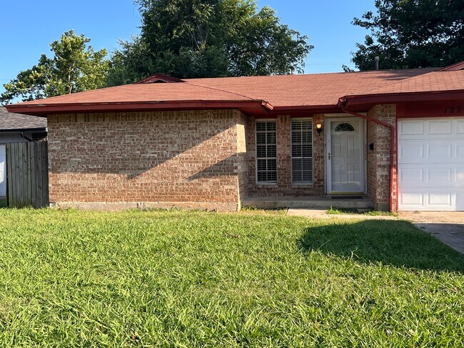 1220 E Brooks St in Norman, OK - Building Photo - Building Photo
