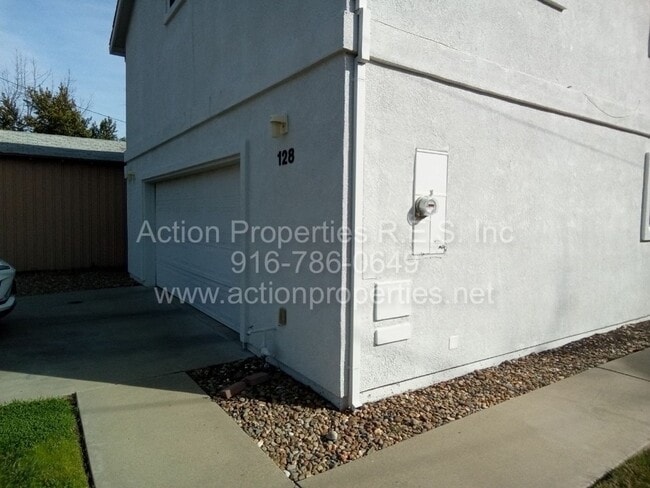 128 Willow Ave in Roseville, CA - Building Photo - Building Photo
