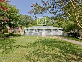 1129 Dogwood Ln in Birmingham, AL - Building Photo