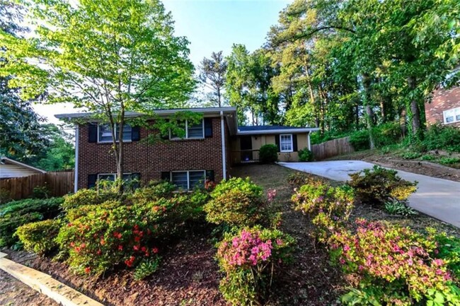 4035 Brookcrest Cir in Decatur, GA - Building Photo - Building Photo