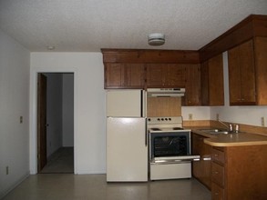 Brookside East Apartments in Greenville, NC - Building Photo - Interior Photo