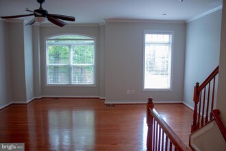 10292 Chestnut Park Ln in Columbia, MD - Foto de edificio - Building Photo