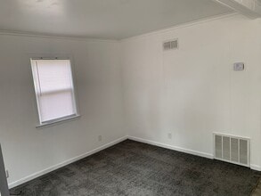 1118 Shire Ave-Unit -Unit A in Pekin, IL - Building Photo - Building Photo