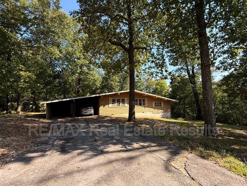 1 Crawford Ln in Bella Vista, AR - Building Photo