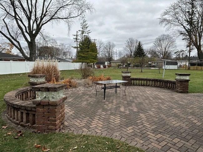 1798 Chateau Dr in Green Bay, WI - Building Photo - Building Photo