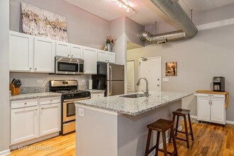 1645 W School St in Chicago, IL - Building Photo - Building Photo